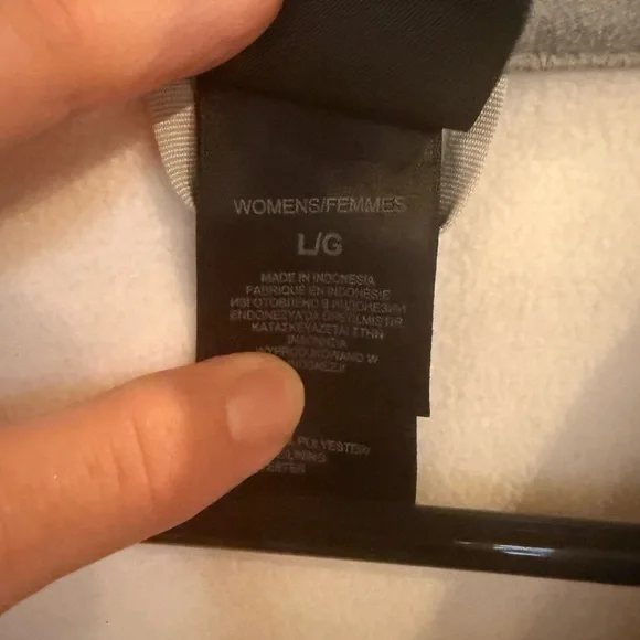 The North Face Women's Snow Jacket in White - Picture 7 of 7